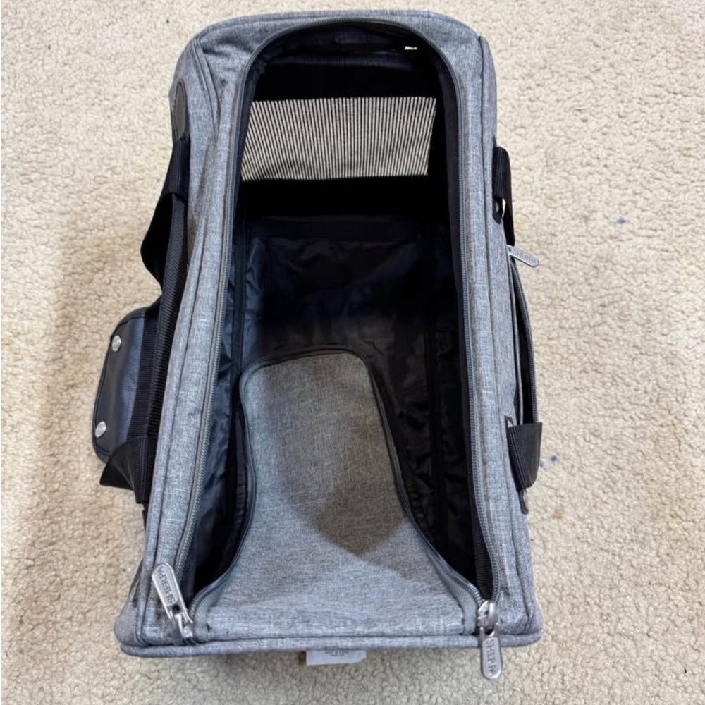 Sherpa Dogs and Cats Carrier, Soft Sided Pet Carrier, Black, Small, Never used